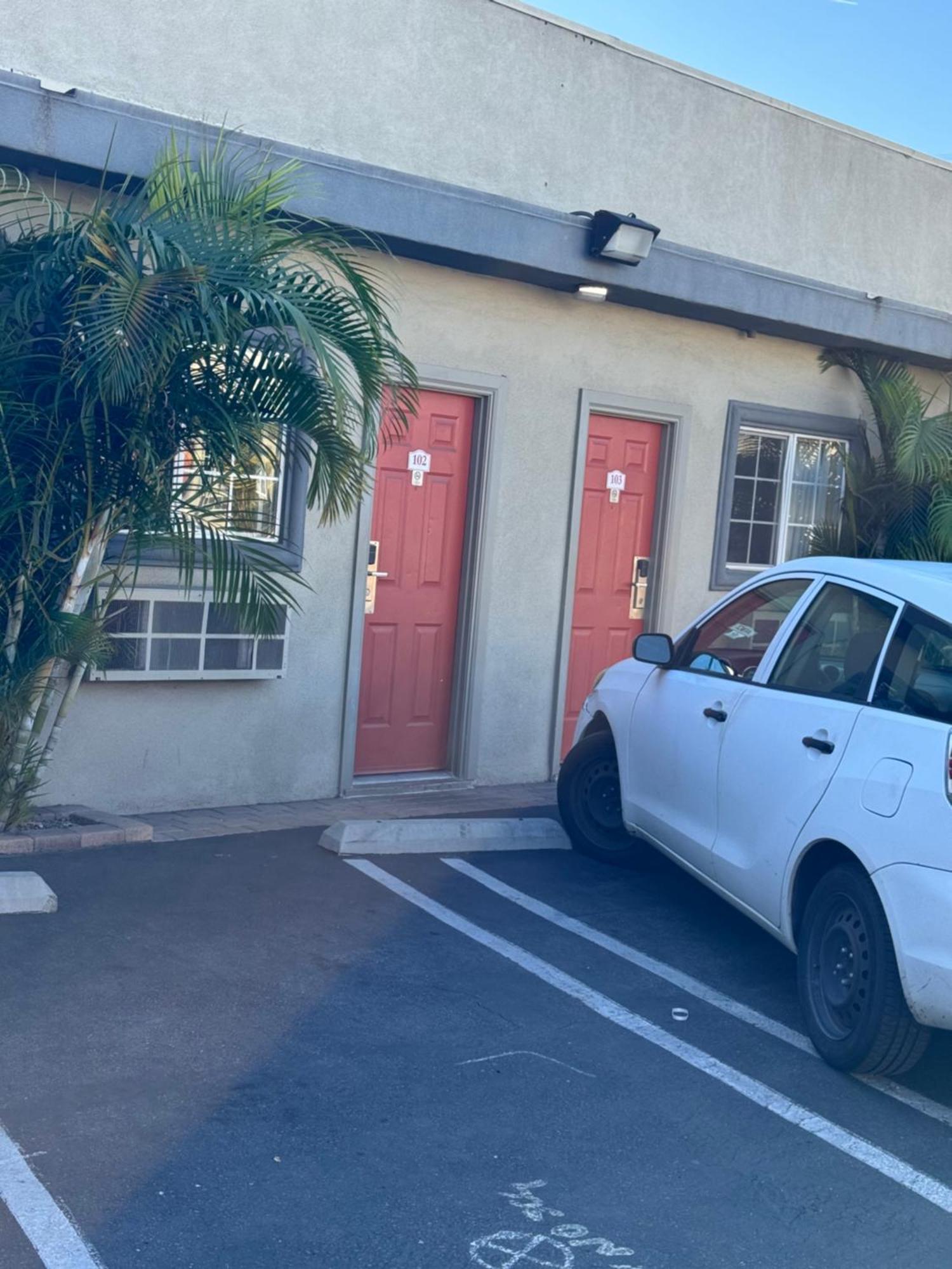 La Cienega Inn Motel Los Angeles Exterior photo
